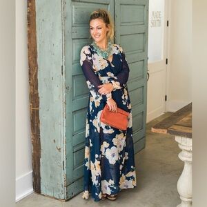Stunning dress forum Floral Navy Blue Maxi Dress size M nwt